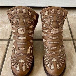 Freebird Calan booties Size 8, Blush